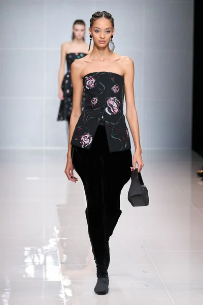 Look 60